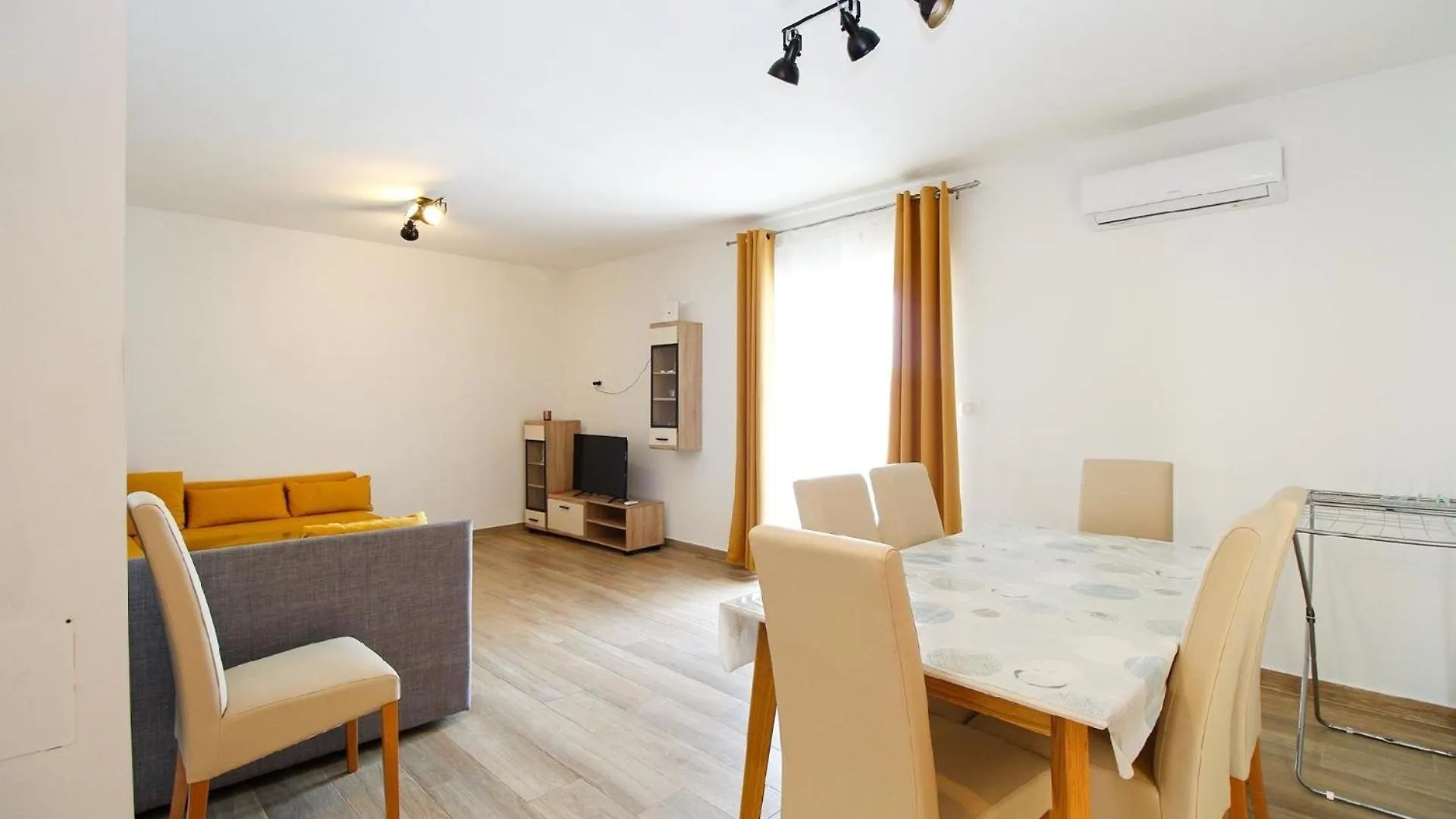Ferienhaus Mit Privatpool Fuer 6 Personen Ca 107 Qm In Medulin, Istrien Suedkueste Von Istrien Medulin