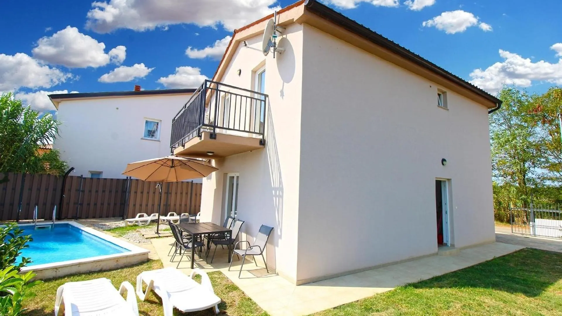 Ferienhaus Mit Privatpool Fuer 6 Personen Ca 107 Qm In Medulin, Istrien Suedkueste Von Istrien Holiday home Medulin